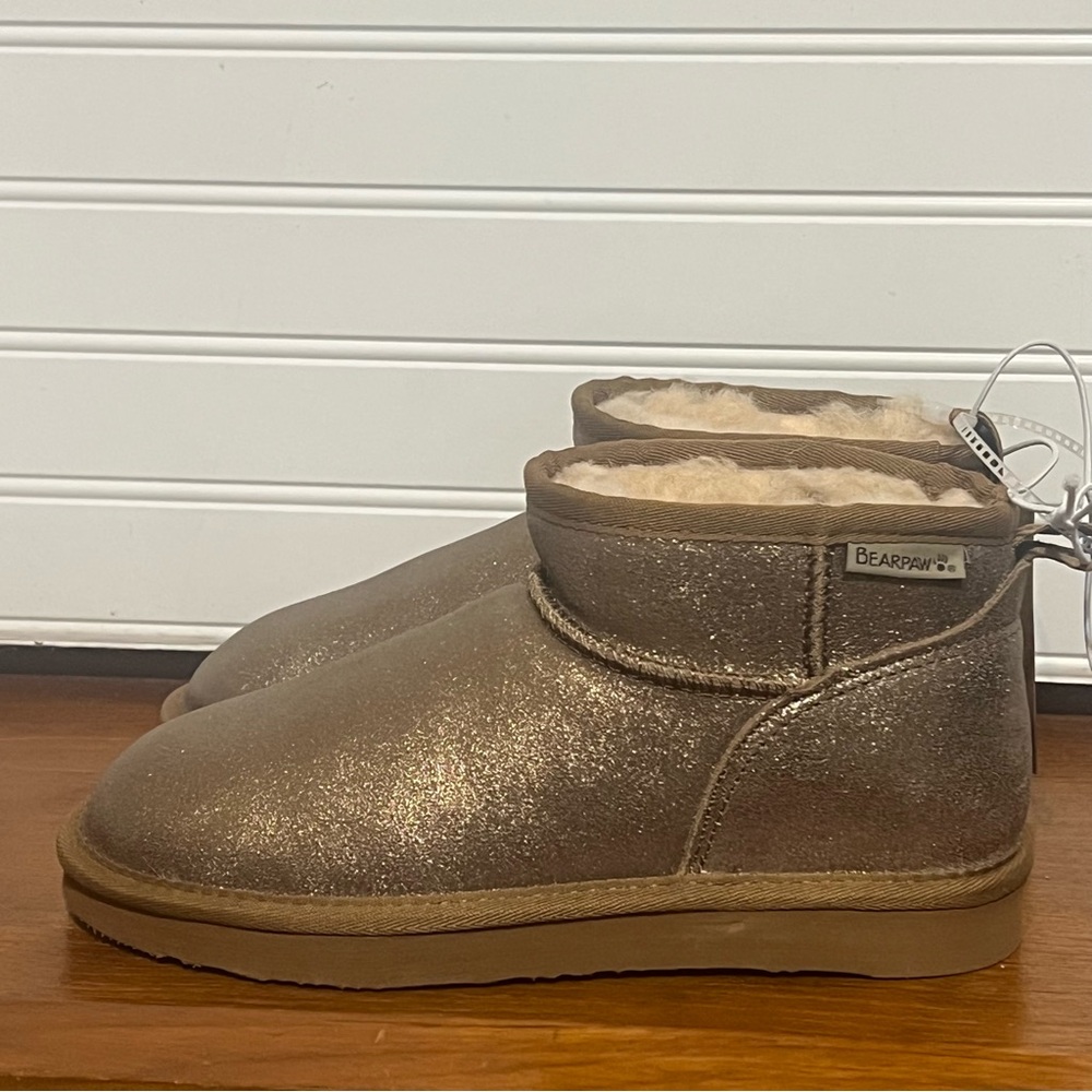 NWT BearPaw Gold Glitter Faux Fur Lined Low Boots Size 7